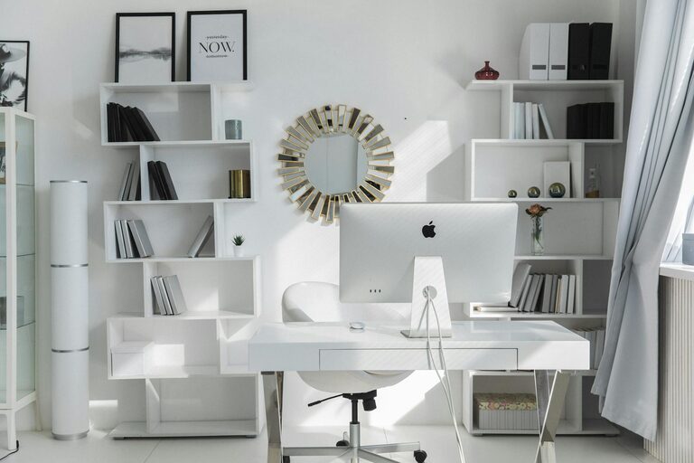 Consejos prácticos para organizar tu espacio de trabajo en casa de manera eficiente