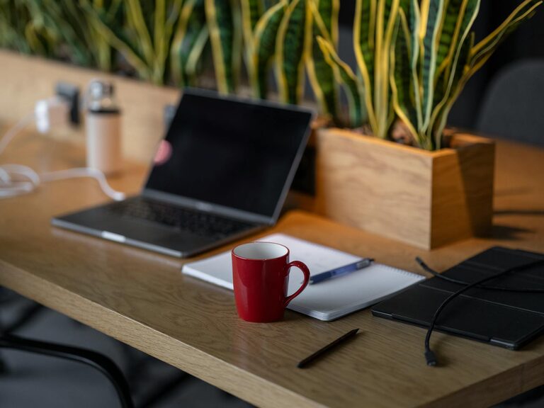Consejos prácticos para mejorar la organización y productividad en el trabajo desde casa